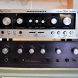 ...o l�amplificatore americano Marantz �model 1070� in alluminio risalente al 1972. Quest�ultimo � esposto accanto a un altro pezzo fabbricato nello stesso anno: il giapponese �Sansui AU-101� di color nero